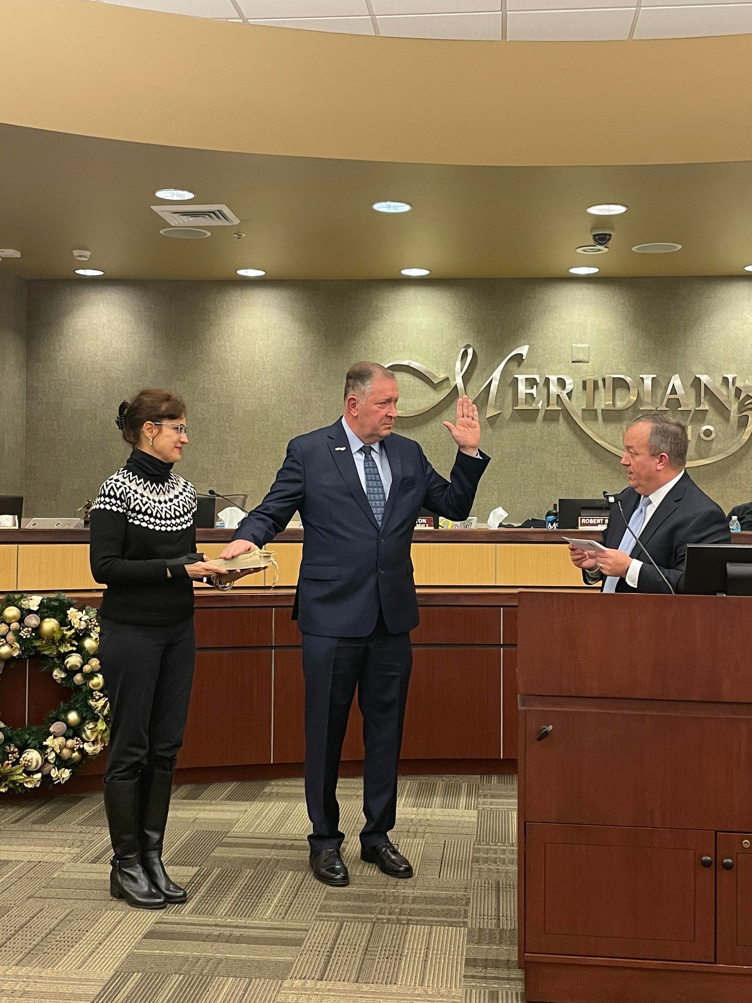 John Overton being sworn in as Meridian City Council Member, by Mayor Simison.